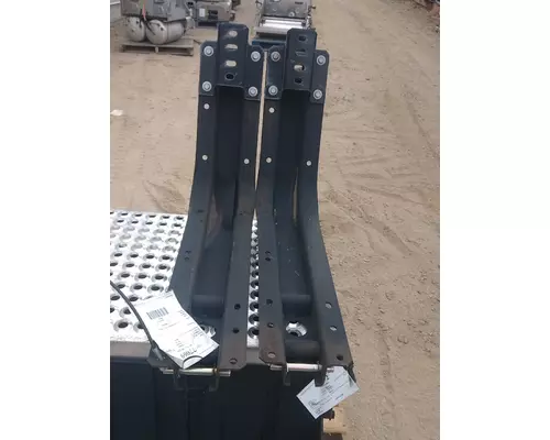 INTERNATIONAL 4300 Air Tanks and Brackets