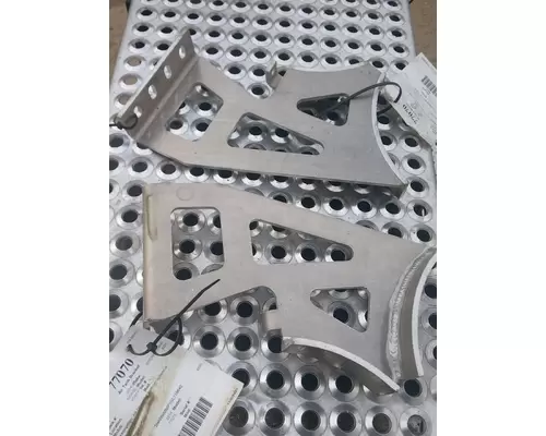 INTERNATIONAL 4300 Air Tanks and Brackets