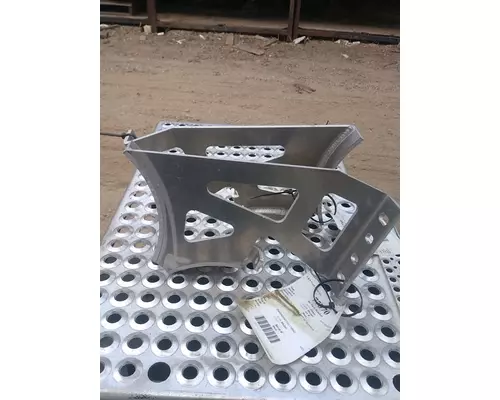 INTERNATIONAL 4300 Air Tanks and Brackets