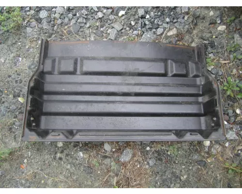 INTERNATIONAL 4300 BATTERY BOX COVER