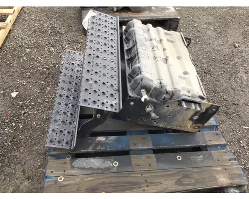 INTERNATIONAL 4300 BATTERY BOX