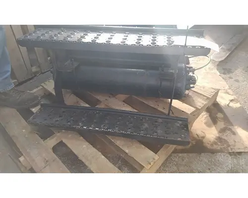 INTERNATIONAL 4300 BATTERY BOX