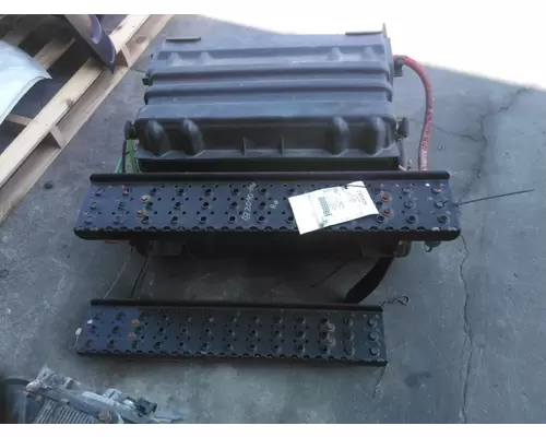 INTERNATIONAL 4300 BATTERY BOX