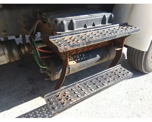 INTERNATIONAL 4300 BATTERY BOX