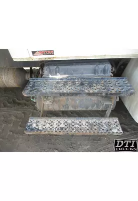 INTERNATIONAL 4300 Battery Box