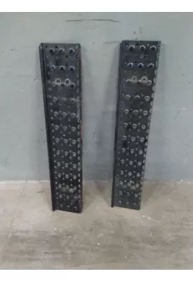 INTERNATIONAL 4300 CAB STEP