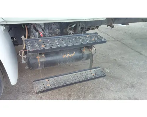 INTERNATIONAL 4300 CAB STEP