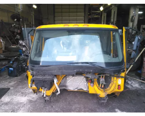 INTERNATIONAL 4300 CAB