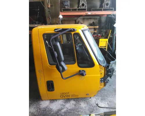 INTERNATIONAL 4300 CAB