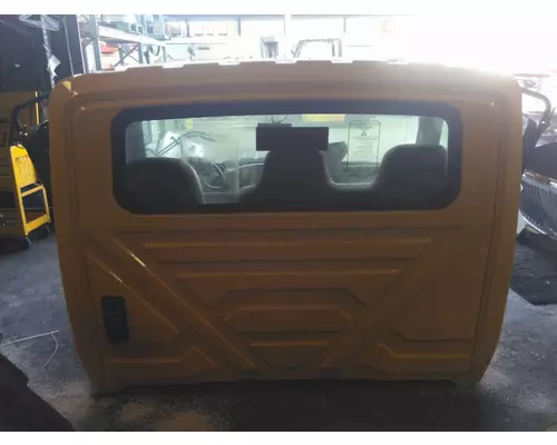 INTERNATIONAL 4300 CAB