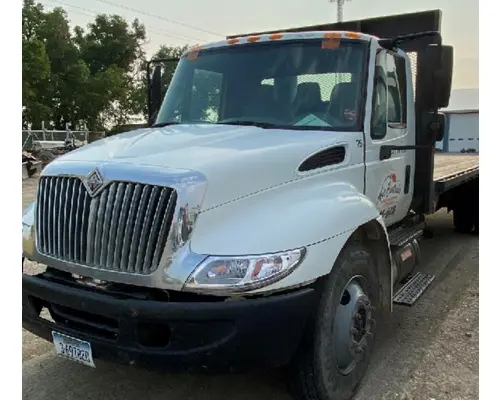 INTERNATIONAL 4300 CAB