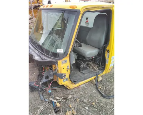 INTERNATIONAL 4300 CAB