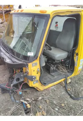 INTERNATIONAL 4300 CAB