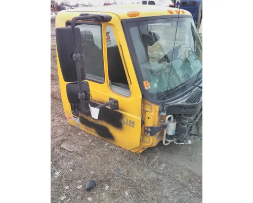 INTERNATIONAL 4300 CAB