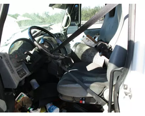 INTERNATIONAL 4300 CAB