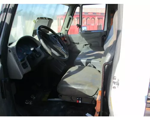 INTERNATIONAL 4300 CAB