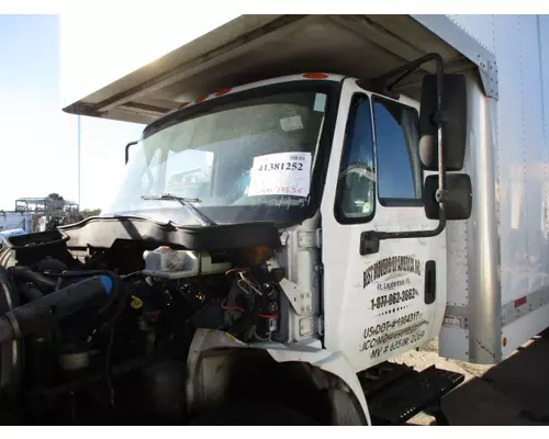 INTERNATIONAL 4300 CAB