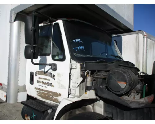INTERNATIONAL 4300 CAB