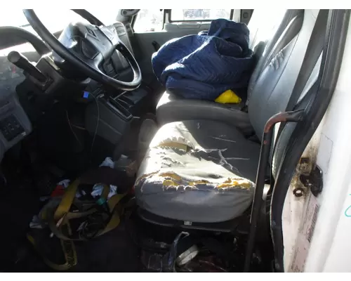 INTERNATIONAL 4300 CAB