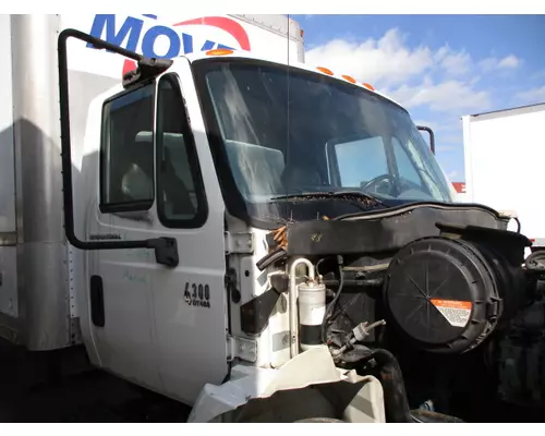INTERNATIONAL 4300 CAB