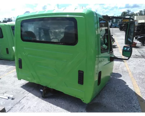 INTERNATIONAL 4300 CAB