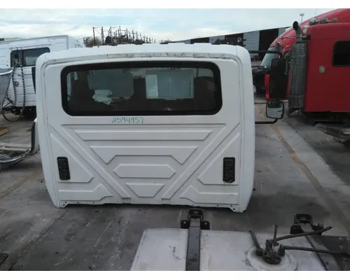 INTERNATIONAL 4300 CAB