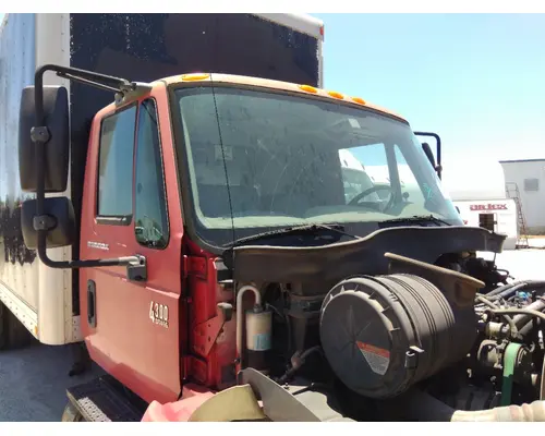 INTERNATIONAL 4300 CAB