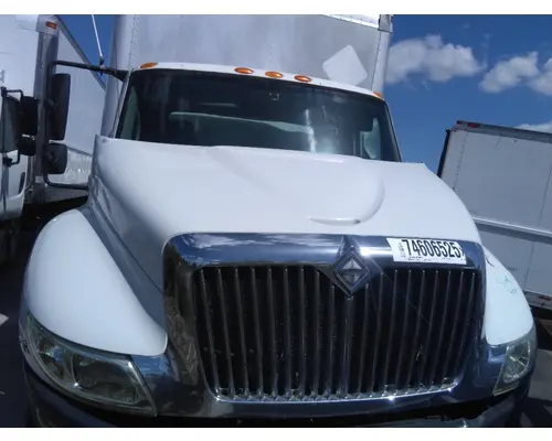 INTERNATIONAL 4300 CAB
