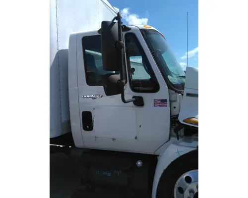 INTERNATIONAL 4300 CAB