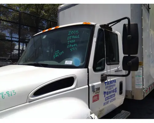 INTERNATIONAL 4300 CAB
