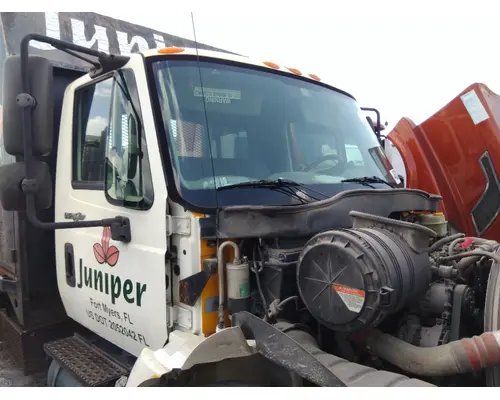 INTERNATIONAL 4300 CAB