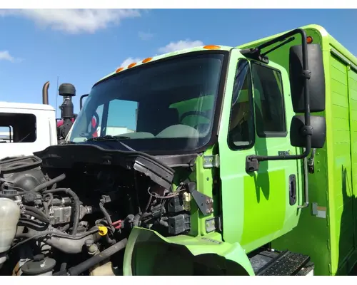 INTERNATIONAL 4300 CAB