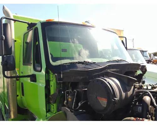 INTERNATIONAL 4300 CAB
