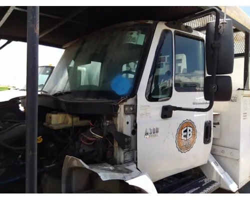 INTERNATIONAL 4300 CAB