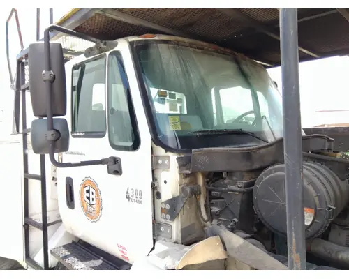 INTERNATIONAL 4300 CAB