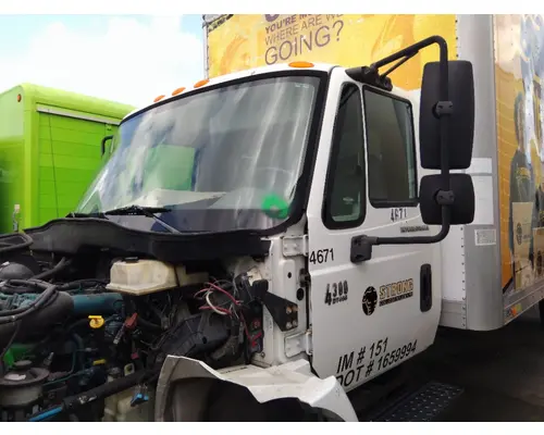 INTERNATIONAL 4300 CAB