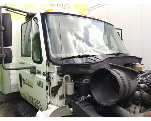 INTERNATIONAL 4300 CAB