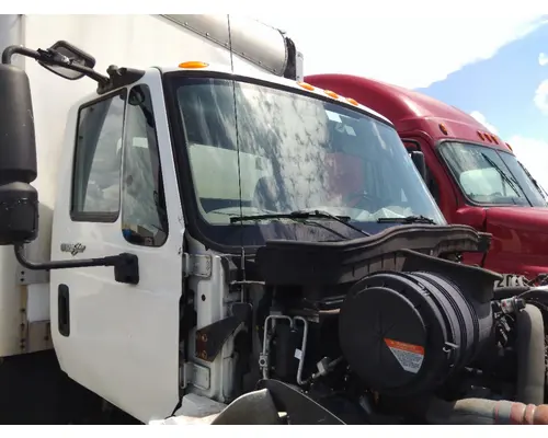 INTERNATIONAL 4300 CAB