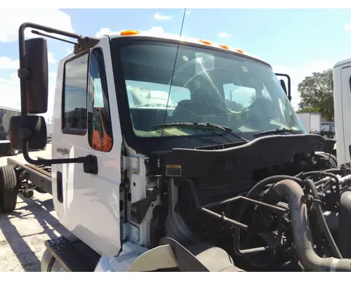 INTERNATIONAL 4300 CAB