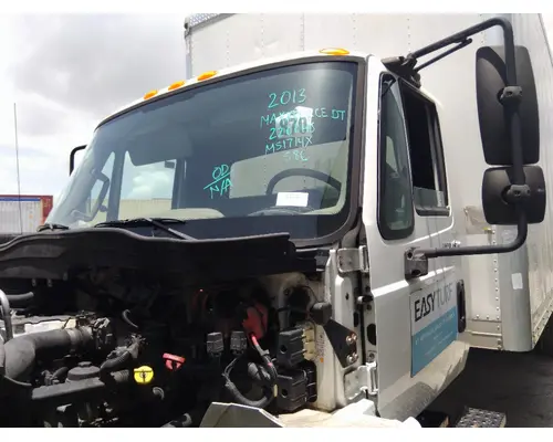 INTERNATIONAL 4300 CAB