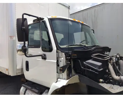 INTERNATIONAL 4300 CAB