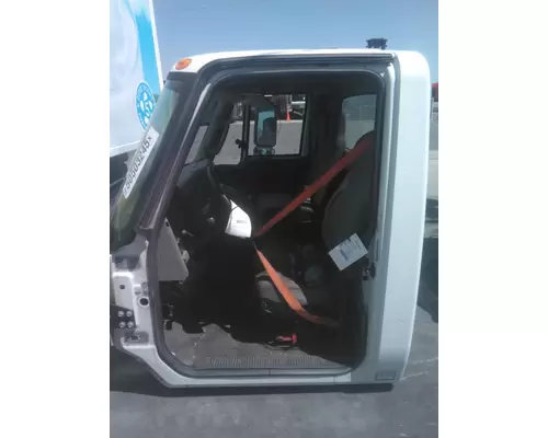 INTERNATIONAL 4300 CAB