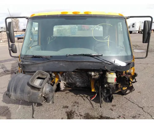 INTERNATIONAL 4300 CAB