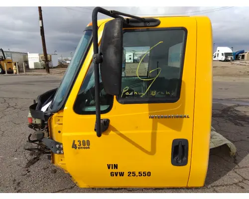 INTERNATIONAL 4300 CAB