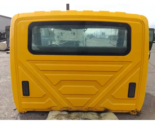 INTERNATIONAL 4300 CAB