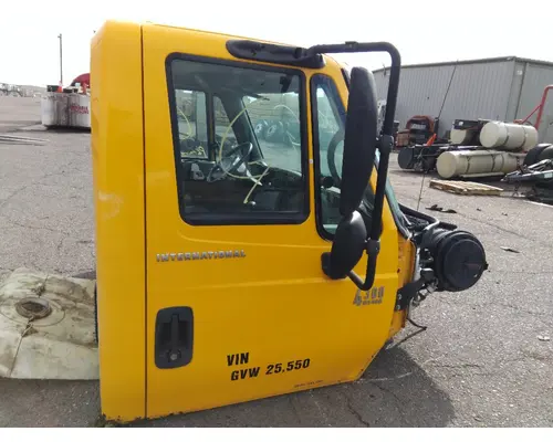 INTERNATIONAL 4300 CAB