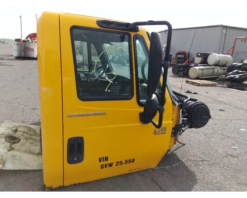 INTERNATIONAL 4300 CAB