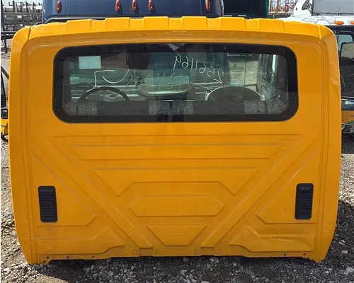 INTERNATIONAL 4300 CAB