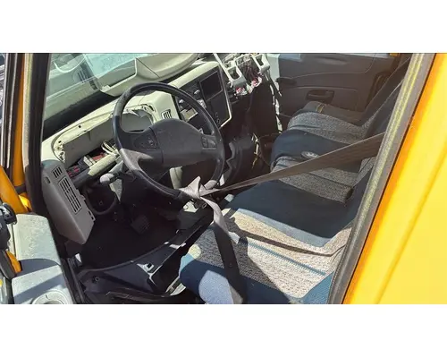 INTERNATIONAL 4300 CAB
