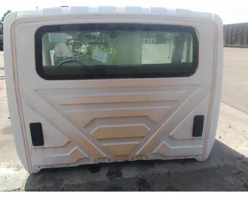 INTERNATIONAL 4300 CAB